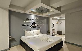Hollywood Dannok Hotel